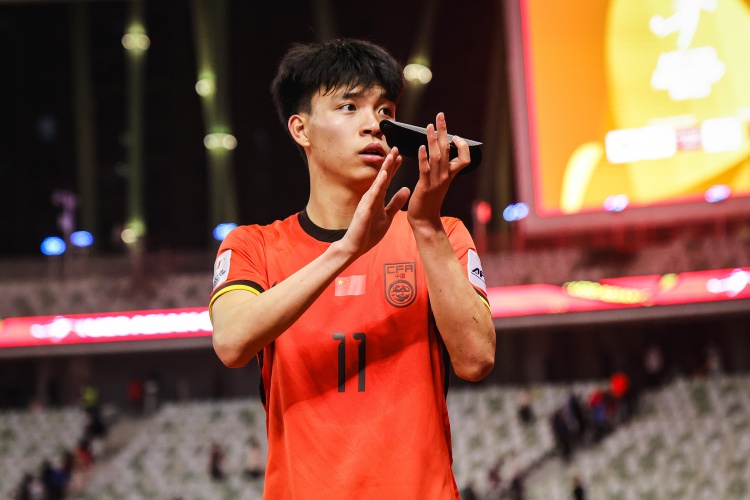期待首秀！18歲王鈺棟入選中澳戰(zhàn)名單&穿11號，首進(jìn)國足正賽名單